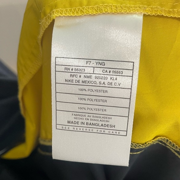 Vintage 90’s Nike Men’s Large Packable Black, White, & Yellow Windbreaker - Picture 8 of 9